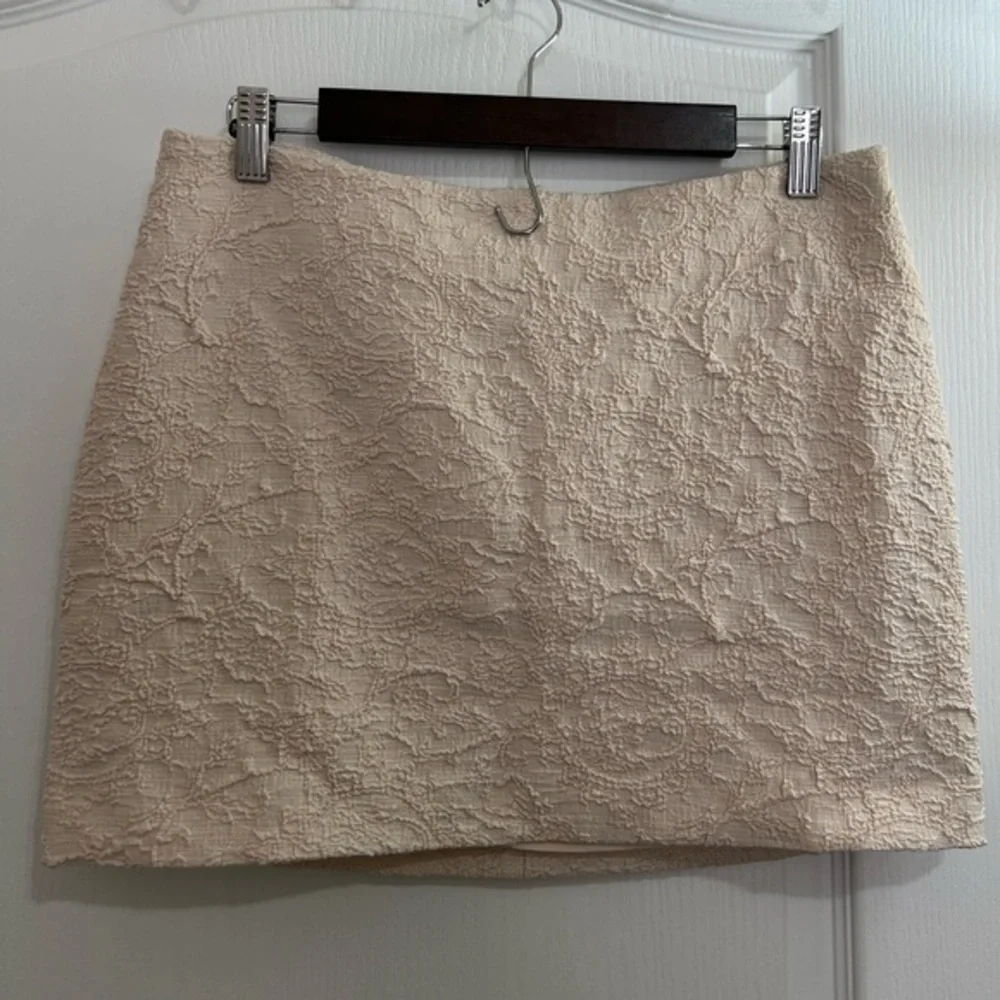 Arefeva Chic Lace Mini Skirt in Cream size L